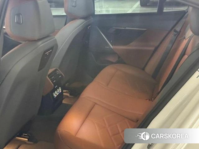 BMW 5 Series (G60) 2025 Белый из Кореи, фото 4