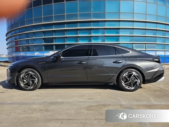 Hyundai Sonata D Edge Hybrid (DN8) 2024 Серебристо-серый из Кореи, фото 4