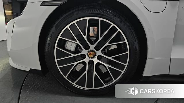 Porsche Taycan id 4019013 из Кореи 14