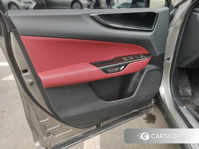 Lexus NX 2026 Серебристо-серый из Китая, фото 4