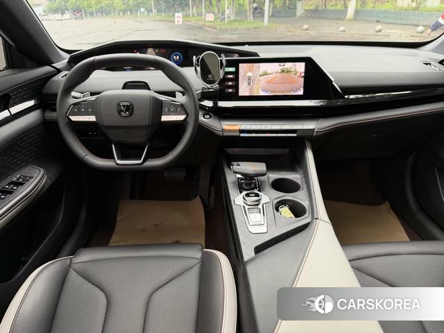 Chang'an UNI-V 2023 Белый из Китая, фото 4