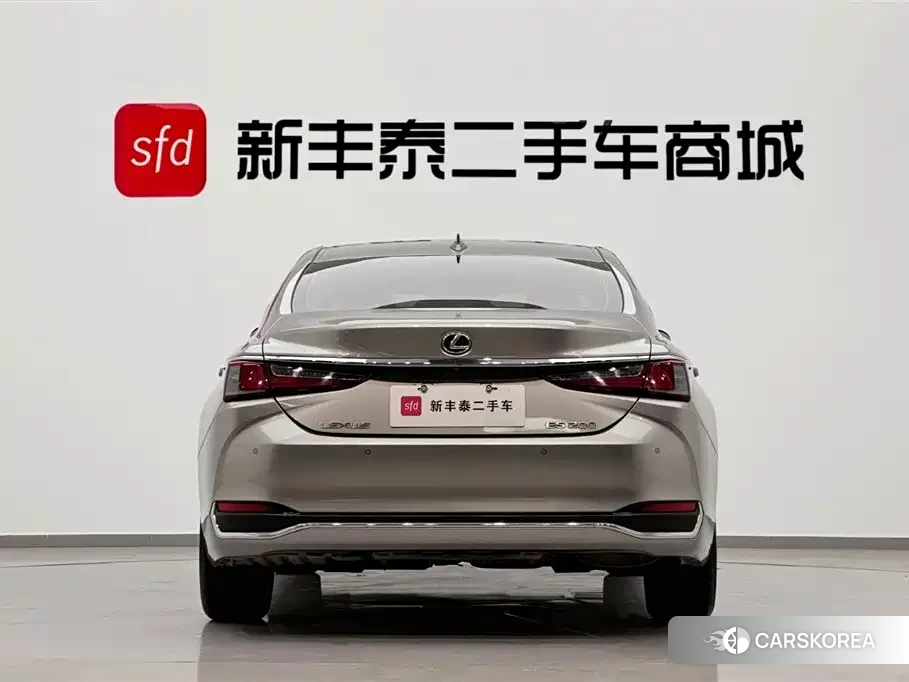 Lexus ES id 4583668 из Китая 24