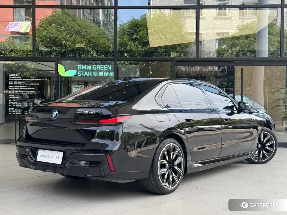 BMW i7 M70L id 4559768 из Китая 15