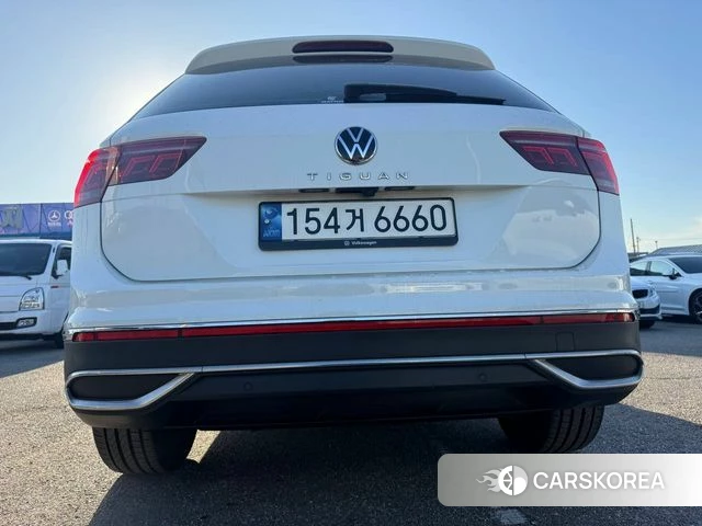 Volkswagen Tiguan second Generation 2022 Белый из Кореи, фото 6