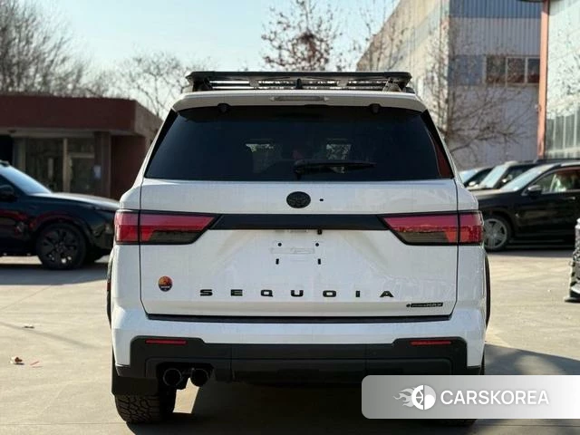 Toyota Sequoia 2025 Белый из Китая, фото 4