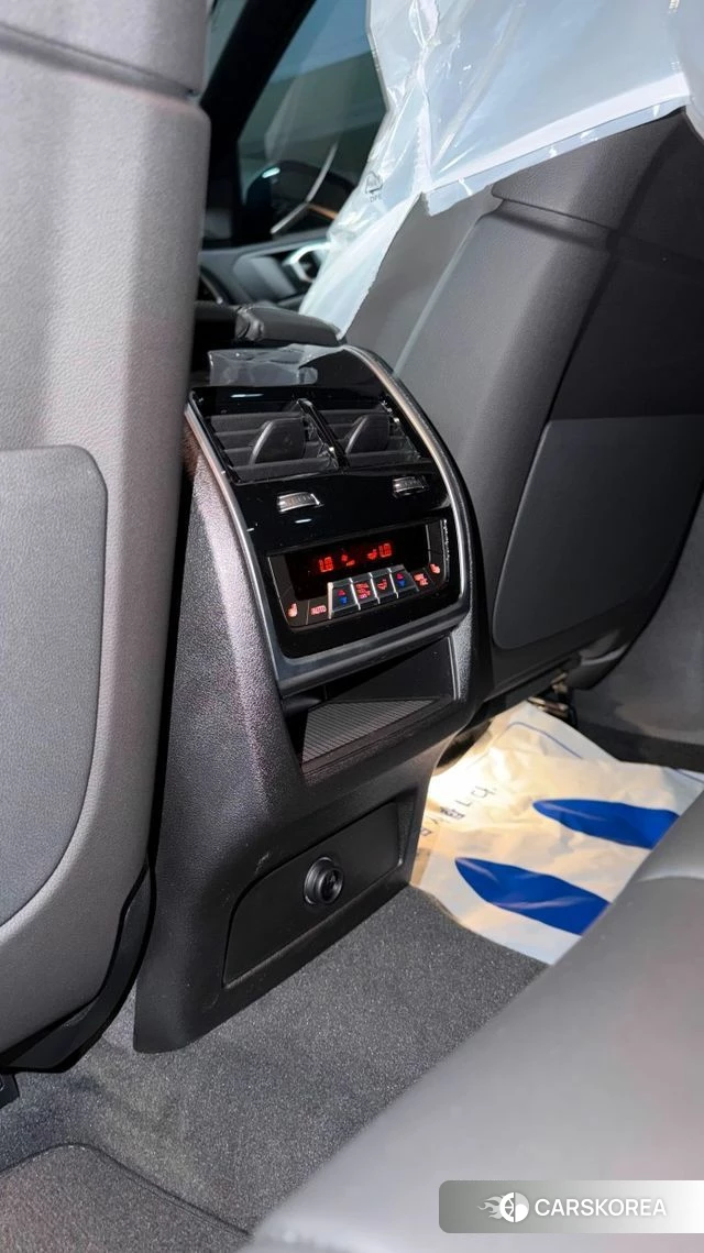 BMW X6 (G06) 2026 Небесно-голубой из Кореи, фото 6