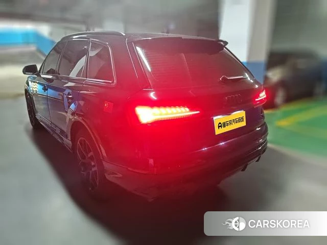 Audi Q7 2025 Черный из Китая, фото 4