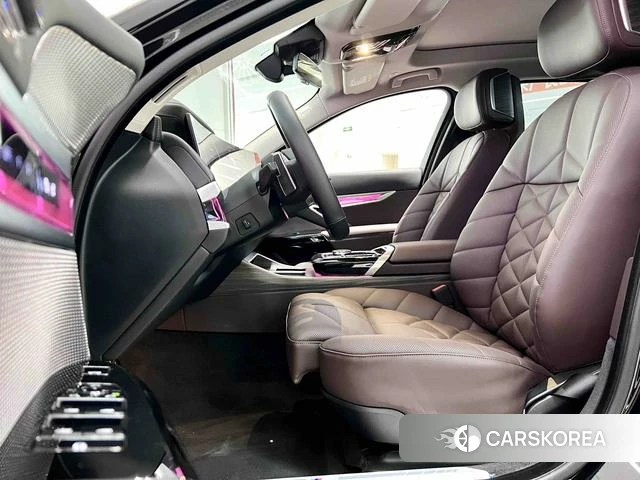 BMW 7 series 2024 Черный из Китая, фото 4