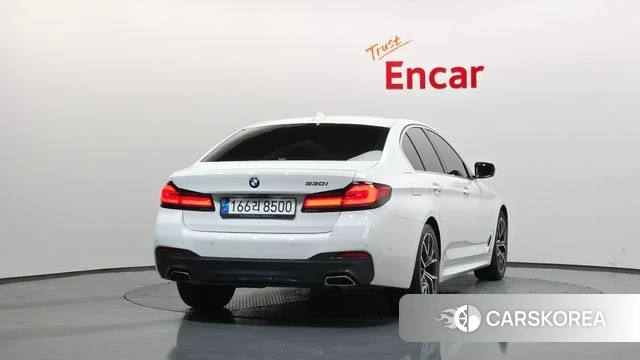 BMW 5 Series (G30) id 3865417 из Кореи 14