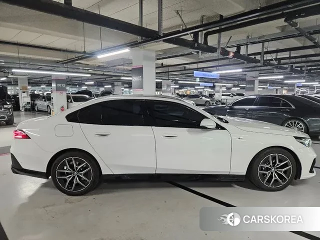 BMW 5 Series (G60) 2025 Белый из Кореи, фото 6