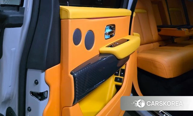Rolls-Royce Cullinan 2023 Серебристо-серый из Кореи, фото 4
