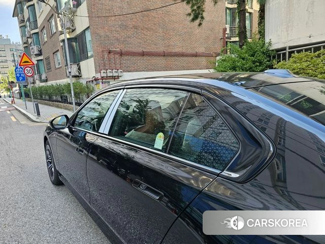 BMW 7 Series (G70) 2025 Черный из Кореи, фото 4