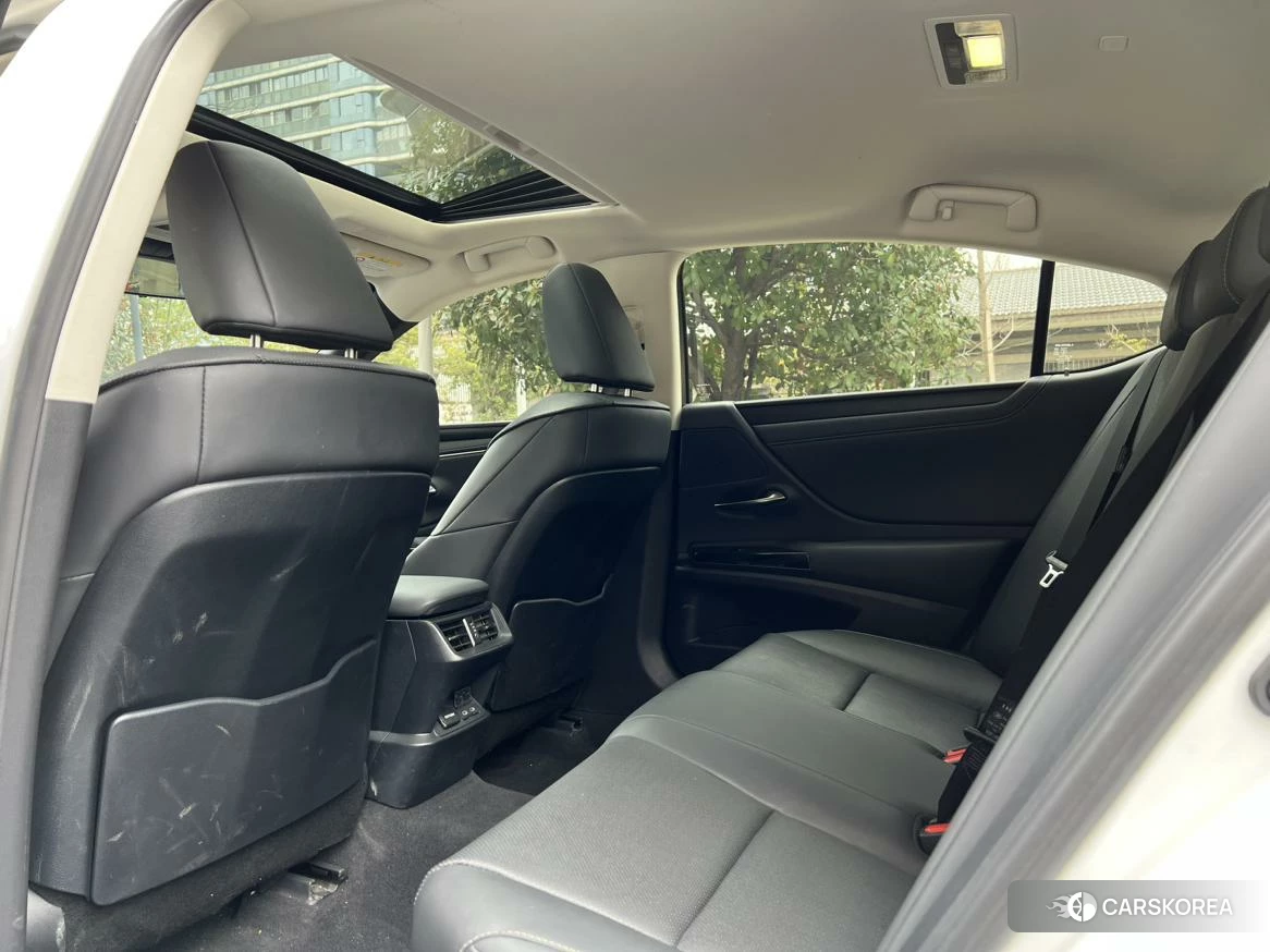 Lexus ES id 4515044 из Китая 9