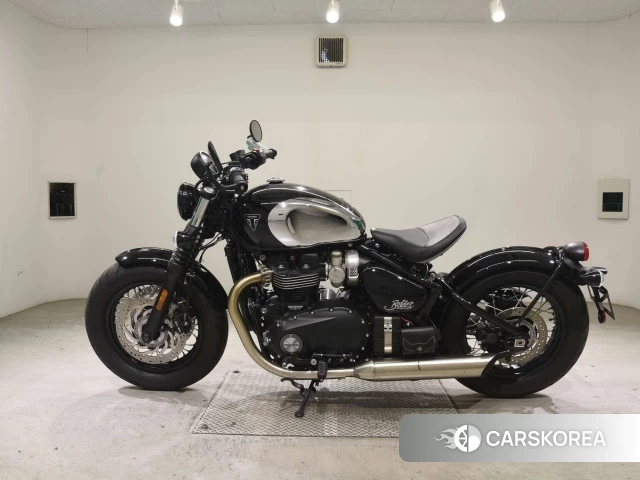 Triumph BONNEVILLE BOBBER 2023 из Японии, фото 2