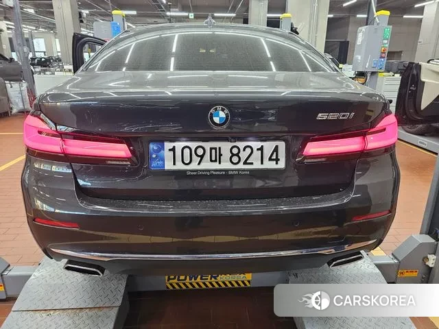 BMW 5 Series (G30) 2023 Серый из Кореи, фото 4