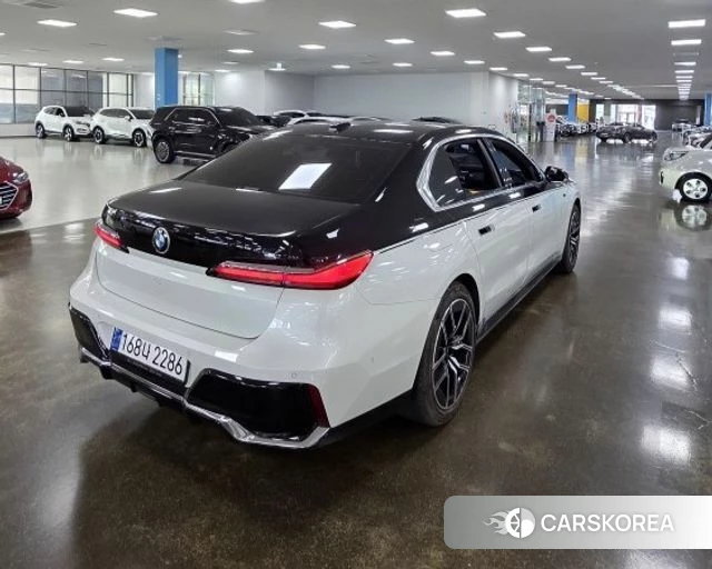 BMW 7 Series (G70) 2022 Белый из Кореи, фото 5