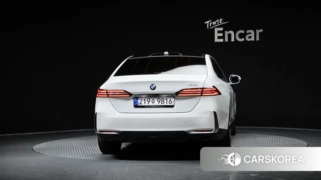 BMW 5 Series (G60) id 3544507 из Кореи 14