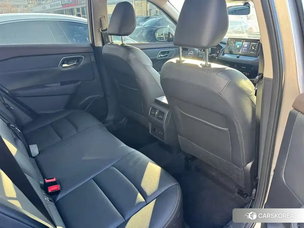 Nissan X-Trail 2024 Silver/gray из Китая, фото 4