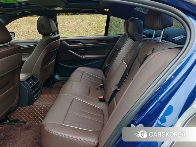 BMW 5 series 2022 Серебристо-серый из Китая, фото 5