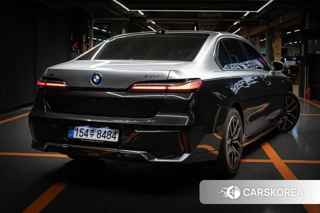 BMW 7 Series (G70) 2025 Серебряный двухцветный из Кореи, фото 4