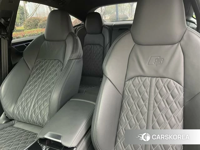 Audi A7 2024 Белый из Китая, фото 4