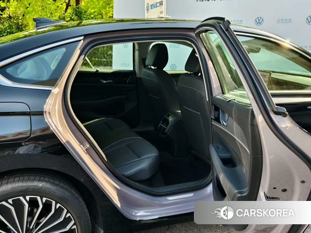 Volkswagen Passat 2024 Черный из Китая, фото 4