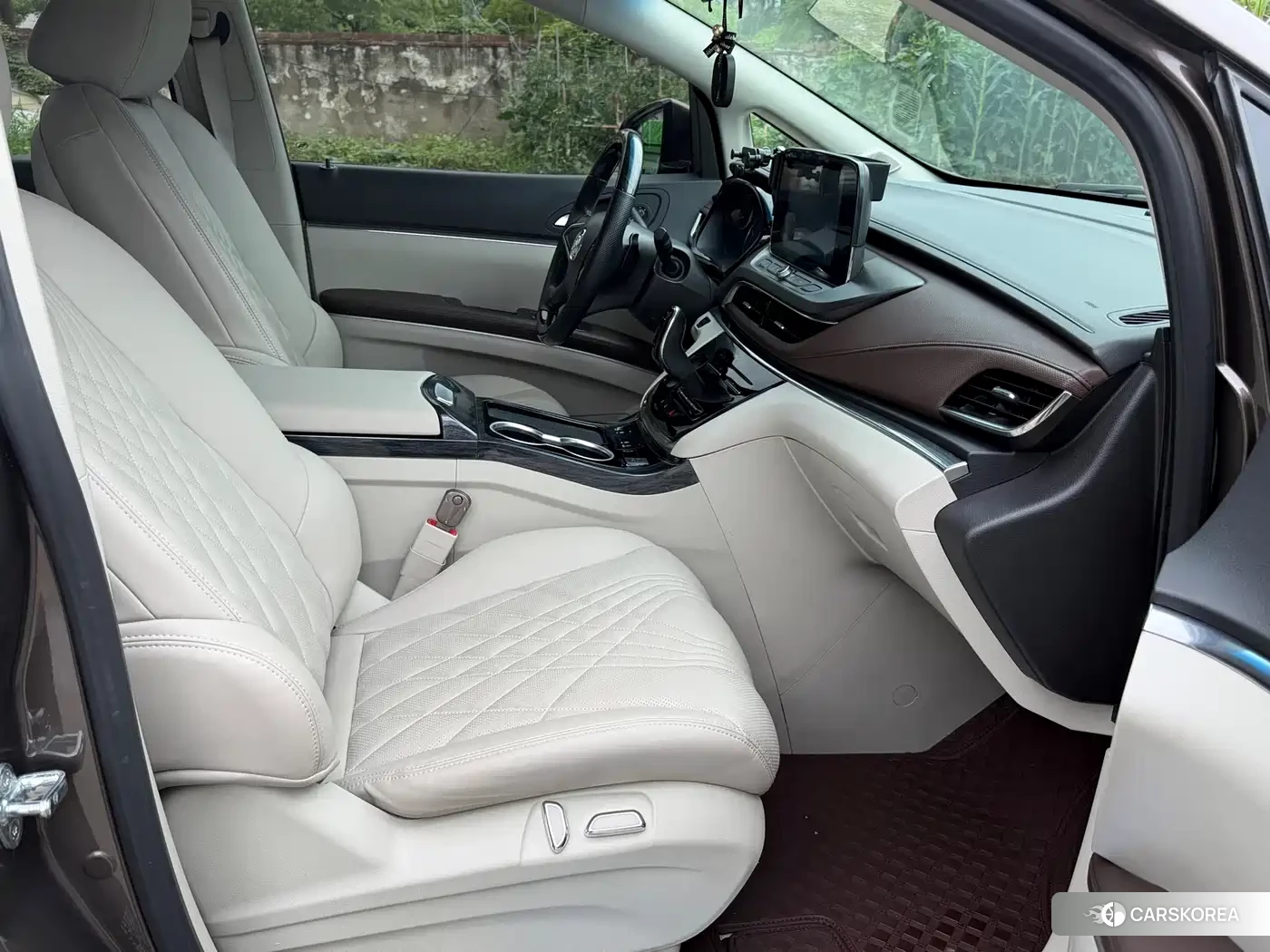 Buick GL8 2023 Champagne/brown из Китая, фото 4