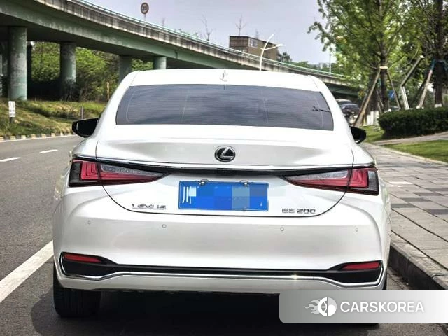 Lexus ES 2023 Белый из Китая, фото 4