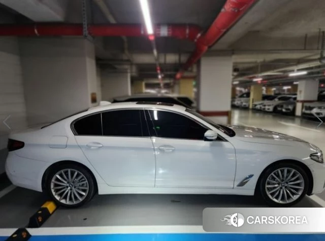 BMW 5 Series (G30) 2023 Белый из Кореи, фото 4