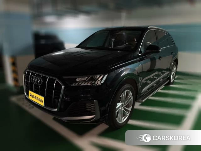 Audi Q7 2021 Черный из Китая, фото 4