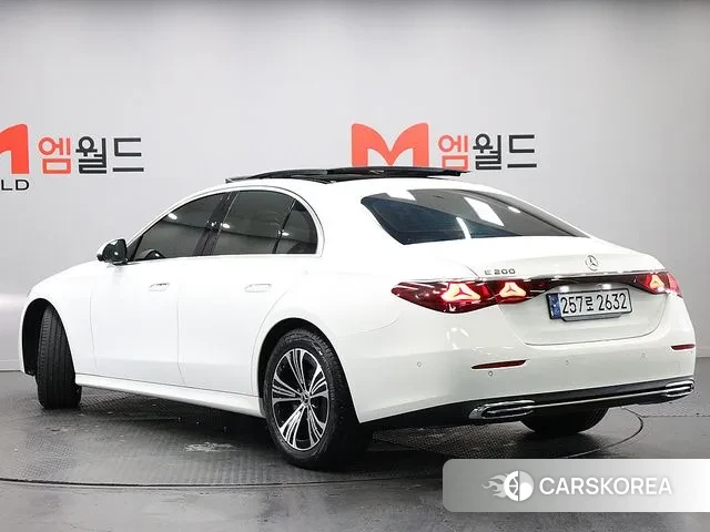 Mercedes-Benz E-Class W214 2024 Белый из Кореи, фото 5