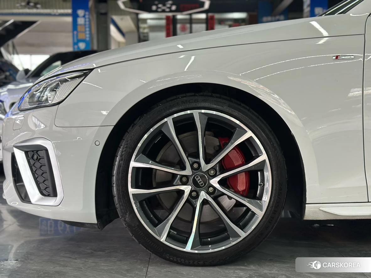 Audi A4L id 4473620 из Китая 10