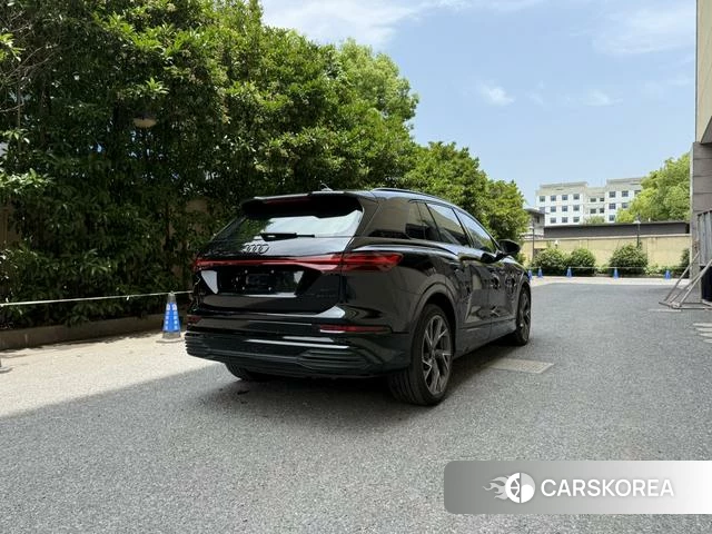 Audi Q5 e-tron 2023 Черный из Китая, фото 4