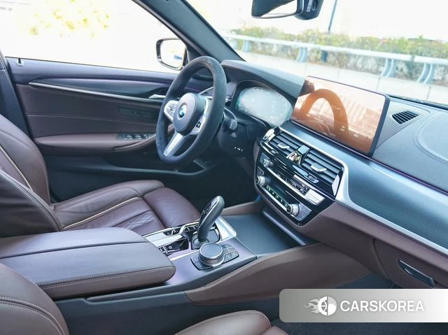 BMW 5 series (imported) 2022 Черный из Китая, фото 4