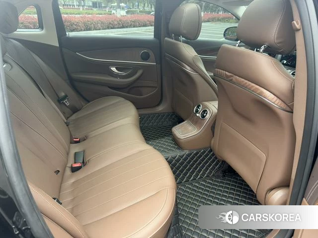 Mercedes-Benz E-class id 4264953 из Китая 18