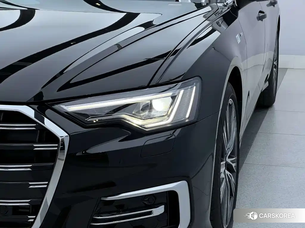Audi A6L id 4559644 из Китая 27
