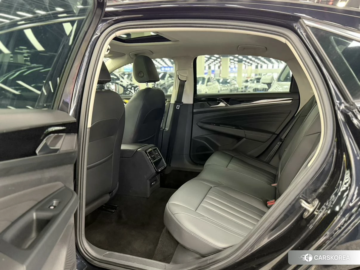 Volkswagen Passat id 4440664 из Китая 8