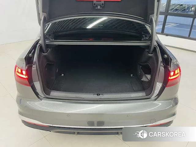 Audi A4L id 4258877 из Китая 11