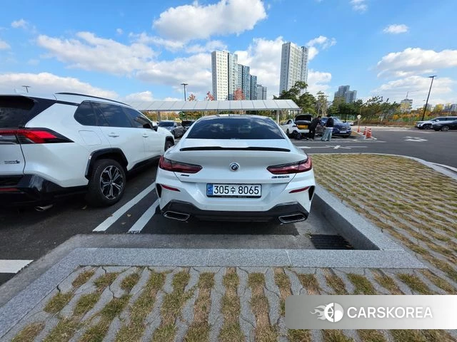 BMW 8 Series (G15) 2023 Белый из Кореи, фото 5