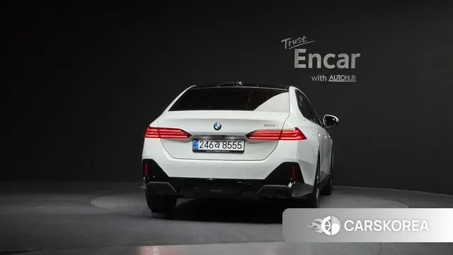 BMW 5 Series (G60) id 3648812 из Кореи 14