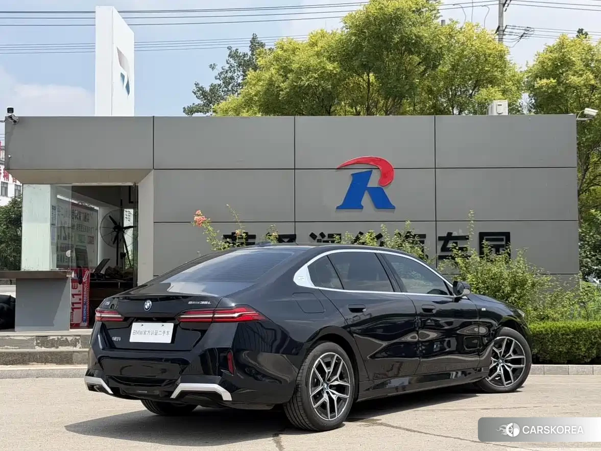 BMW i5 2025 Черный из Китая, фото 4