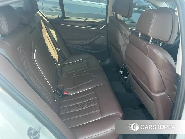 BMW 5 Series (G30) 2023 Белый из Кореи, фото 4