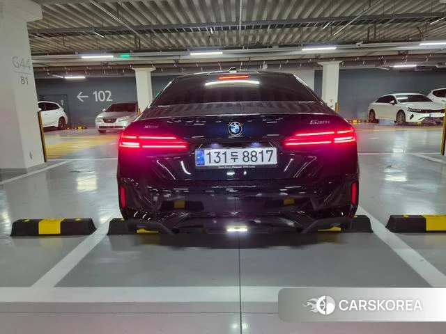 BMW 5 Series (G60) 2025 Черный из Кореи, фото 4