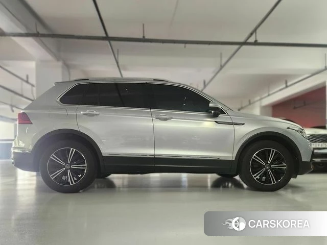 Volkswagen Tiguan second Generation 2021 Серебряный из Кореи, фото 4