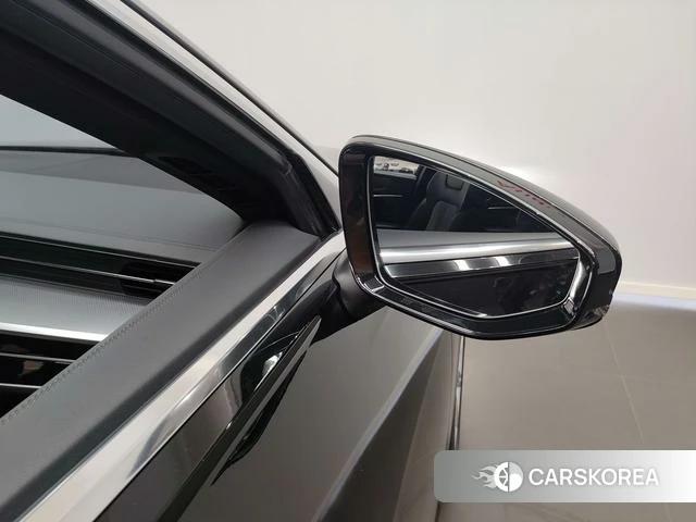 Audi A6L id 4274177 из Китая 26