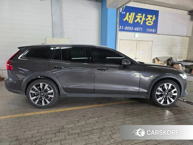Volvo V60 Cross-Country 2nd Generation 2024 Серый из Кореи, фото 4