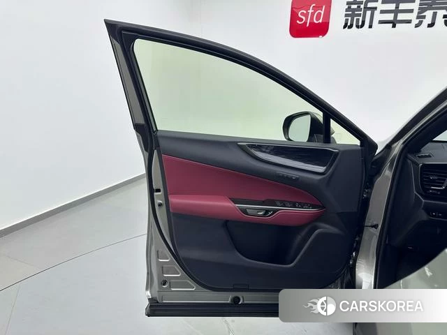 Lexus NX id 3902329 из Китая 26