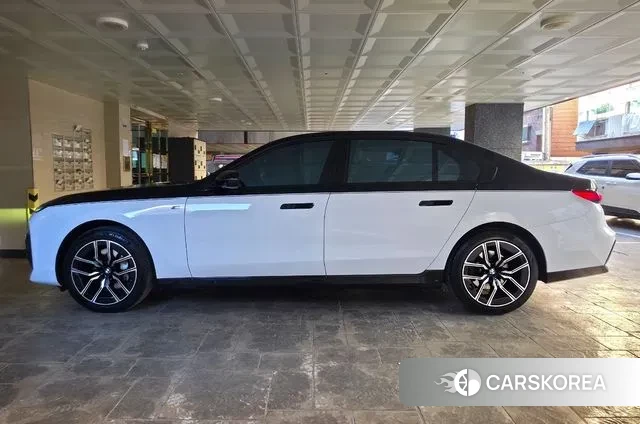 BMW 7 Series (G70) id 3644977 из Кореи 9