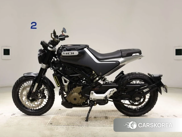 Проданный Husqvarna SVARTPILEN 401 2021 из Японии