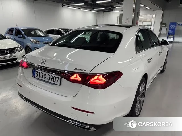 Mercedes-Benz E-Class W214 2025 Белый из Кореи, фото 6